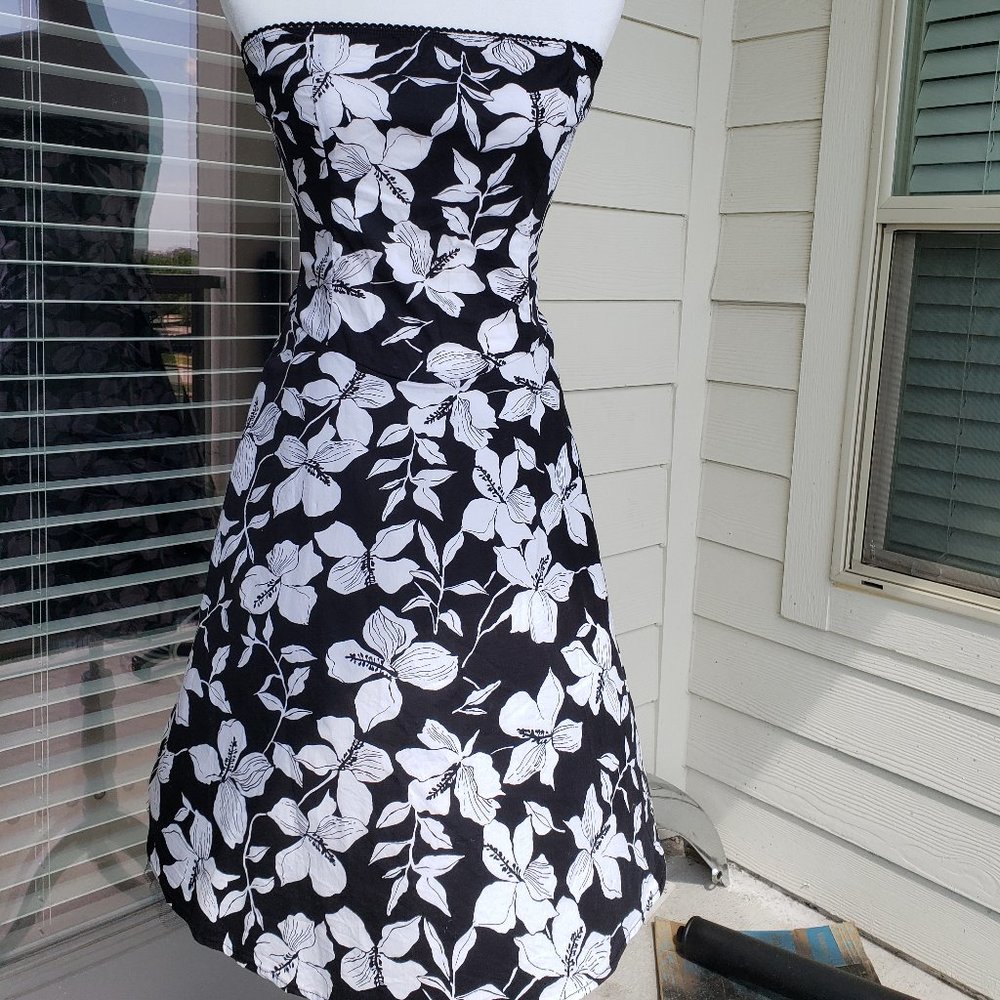 Suzy Shier Black & White Floral Strapless Dress